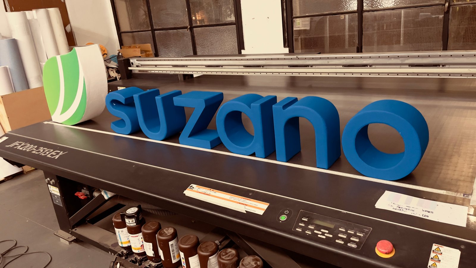 Letras corpóreas en fabricación — Suzano